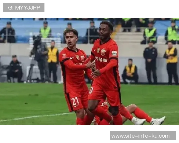 青岛西海岸球员杨希即将加盟上海海港引发关注与期待