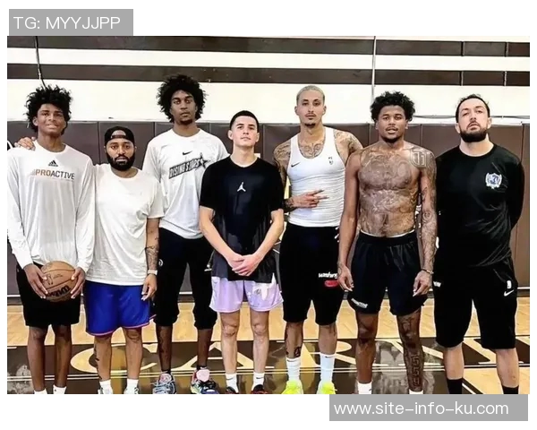 奥特谈缺少布克与杰伦格林对半场进攻的影响感到无奈与困惑 奥特谈缺少布克与杰伦格林对半场进攻的影响感到无奈与困惑